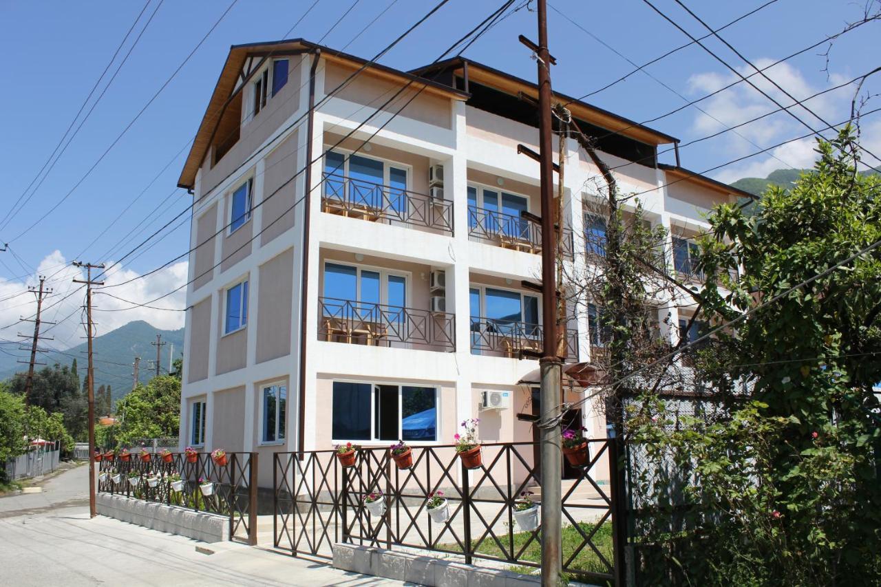 Guest House Zvanba Гагра Екстер'єр фото